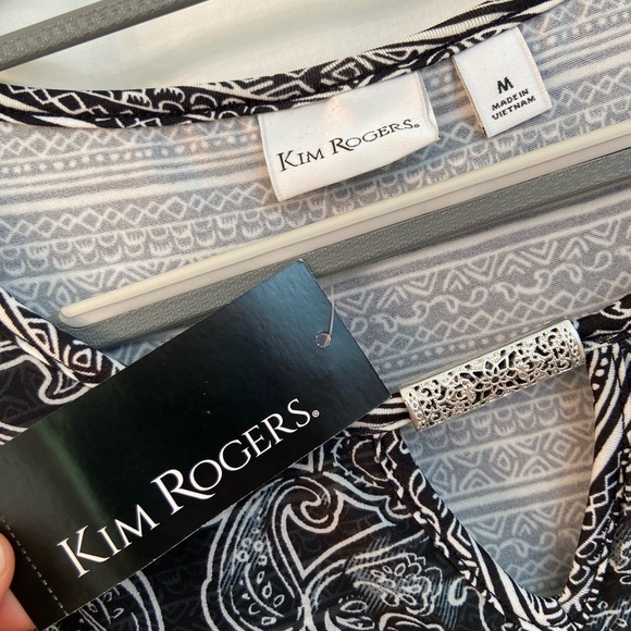 NWT, Kim Rogers, Flowy Sleeveless Black and White Shirt, Size Medium - Picture 9 of 16